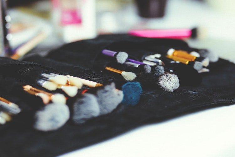 how to apply eyeshadow