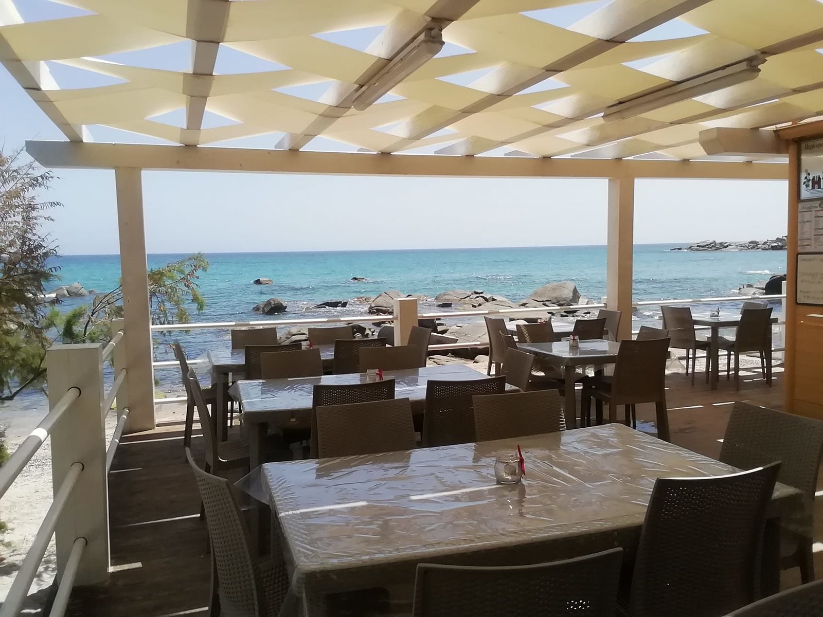 Ristorante "Il Golfetto", terrazza vista mare su una delle spiagge più  belle d'Ogliastra a Tortolì - Casteddu On line